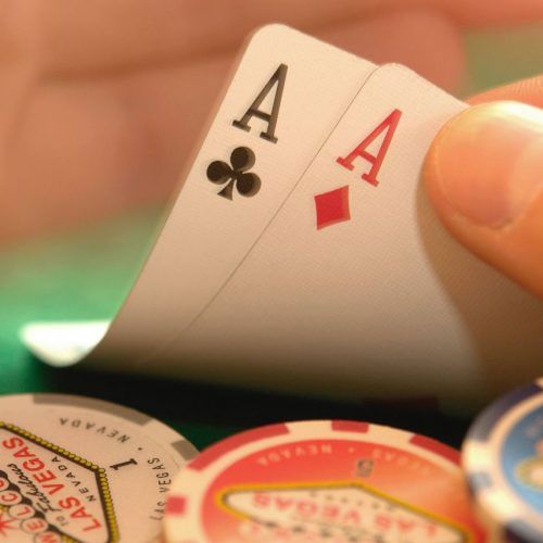 "Periksa dalam Gelap" Apa artinya dalam poker?